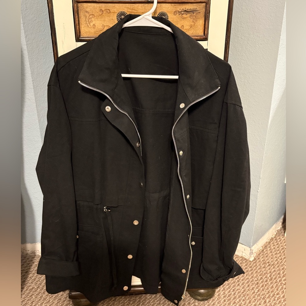 Women’ Black Jacket